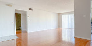 718 N Monterey St Gallery 24