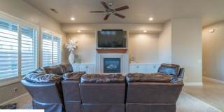 Stunning 2 Bedroom Fully Furnished Home. Community Pool & Mini Golf! Gallery 25