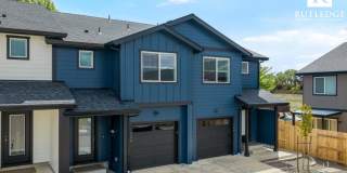 STUNNING 3 Bed / 2.5 Bath Brand New Townhome / End Unit !!! Gallery 4