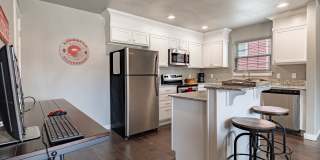 Fully Furnished Condo!!  3 bedroom 2.5 bath minutes from the U of A!!!! Gallery 6