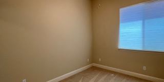 BEAUTIFUL 4 BEDROOM, ONE STORY HOUSE IN LINCOLN! Gallery 16