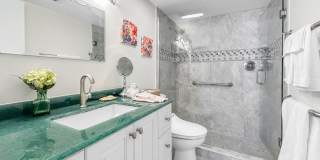 Luxurious Corner Unit with Stunning Floor-to-Ceiling Views! Gallery 15