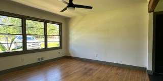 Updated 3 Bedroom House on the Eastside Gallery 8