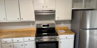 2 Bedroom/ 1 Bathroom Duplex in Hermitage Gallery 5