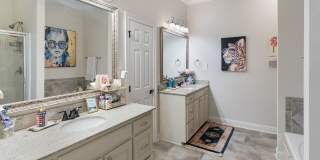 3 Bedroom Home In University Villas| Community Pool | Gated Community Gallery 9