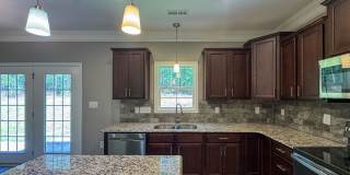 Beautiful 4 Bed 2.5 Bath Home in North Fayetteville Gallery 9