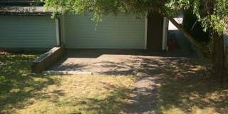 5 bedroom, 2 bath home available in York neighborhood! Gallery 12