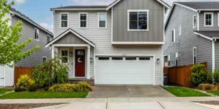 Spacious 4 Bed, 3.5 Bath Home in Silverdale with Loft & Rec Room Gallery 1
