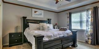 Picture-Perfect Home in the Heart of Lee's Summit! Gallery 19
