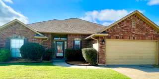 Beautiful Home in Southeast Moore with Storm Shelter! Gallery 1