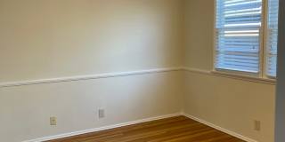 Pristine Original Westchester Home in North Kentwood Gallery 17