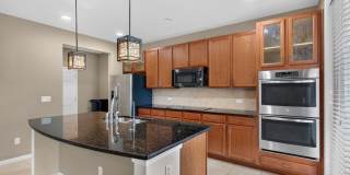 Large 4 bedroom home in Oakleaf Gallery 13