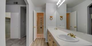 Charming 3-bedroom 2-bathroom home Gallery 10