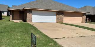 3 bed 2 bath duplex in Chickasha Gallery 1