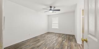 1002 North Molly Court Gallery 21