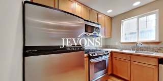 Charming two-story condo with two master suites - Pet Friendly! Gallery 1
