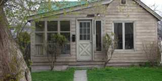 Charming 2 Bed/1 Bath Downtown House Gallery 1