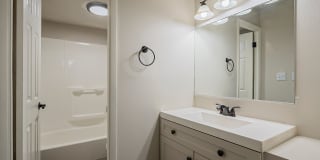 Avenue 19 Gallery 20
