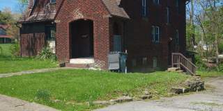 Updated 2 bedroom 1st floor apartment on Youngstown's upper Northside. Gallery 1