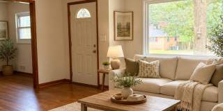 Charming 3-Bedroom Home in Center Point - Convenient Location! Gallery 1
