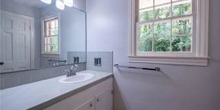 Room in 5 Bedroom Home at Kinnamon Rd Gallery 21