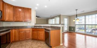 Excellent Elevator Condo for Lease Gallery 13