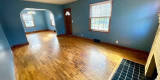 Very Unique 5 Bedroom Home on Large Lot Gallery 5