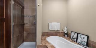 Top Floor Condo for rent! Gallery 11