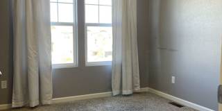 Spacious Two-Story Townhouse Gallery 7