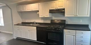 Spacious, Corner Home, Central Air, W/D Hook-Up! Available Now! Gallery 8