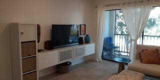 Seasonal-Beautifully renovated top floor 2/2 condo downtown Sarasota. Gallery 8