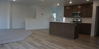 Layton Townhome 3 Bed 2.5 Bath Gallery 9