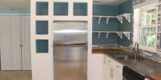 Beautiful 2 bedroom Lakefront Home Gallery 5