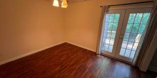 Rustic 2 Bedroom Condo in Convenient Location Gallery 10