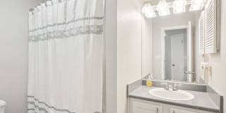 University Ridge Apartments Gallery 6