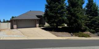 3 Bedroom Shasta Lake Home with Large Fenced Back Yard- Pets Considered Gallery 1