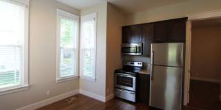 Midtown Renovated Duplex - Hardwood Floors, Exposed Brick Gallery 7