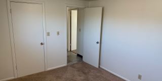 Large upstairs 2 bedroom apartment! Gallery 21