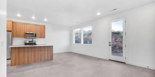 HURRICANE TOWNHOME!! Pet Friendly! Gallery 5