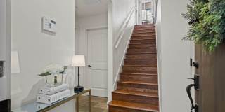 This luxurious townhouse on Cherry St. Gallery 10