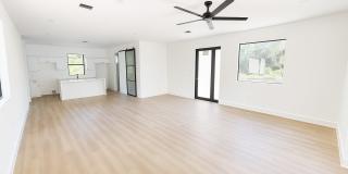 1034 E Alcalde St E Gallery 7