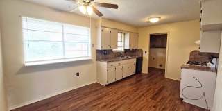 Incredible 3 Bed in Edmond Gallery 8