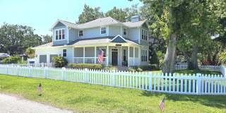 Charming Victorian-style home with 3 beds/2.5 baths & oversized garage in South Tampa Gallery 1