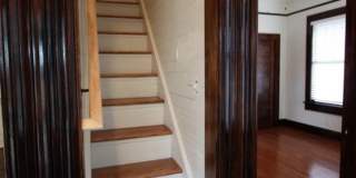 Historic 2 BR Bulgalow with Loft Gallery 14