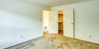 Williamsburg on The Lake Apartments of Valparaiso Gallery 4
