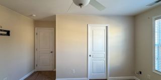 Lovely 3 Bed 2.5 Bath Home with Community Amenities Gallery 20