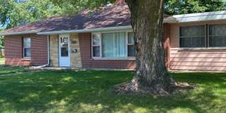 2 Bedroom, 1 Bath Single Family Home with Single Stall Garage 920 Ashland Waterloo, IA Gallery 1