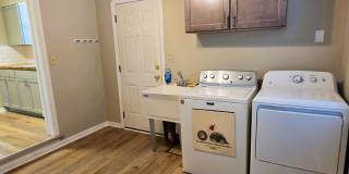 Charming 3-Bedroom Home in Fairview Park Gallery 23