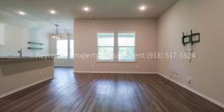 Beautifully Updated 4Bed/2Bath Home, Backs Up to Greenbelt! Gallery 21