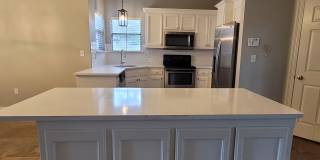 Beautiful 3 bedroom with large fenced yard  conveniently located Gallery 1